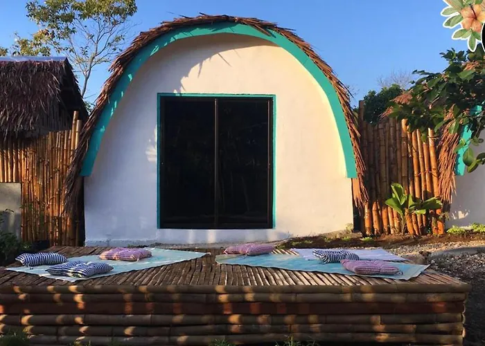 Love Shack Hostel & Cafe
