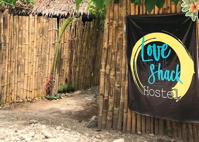 Love Shack Hostel & Cafe
